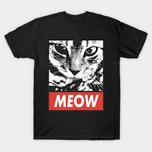 Meow - A purr-fect gift for a cat loving friend ! T-Shirt